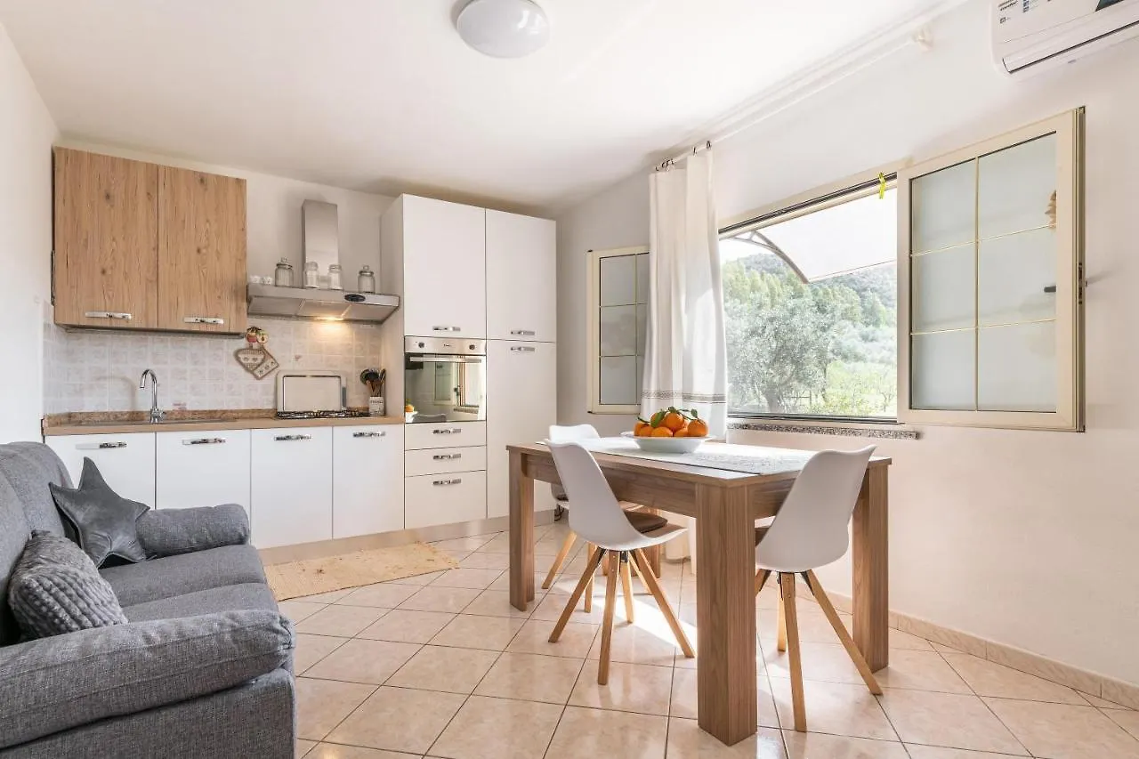 Appartamento In Villa Gelsomino Domus De Maria 0*,